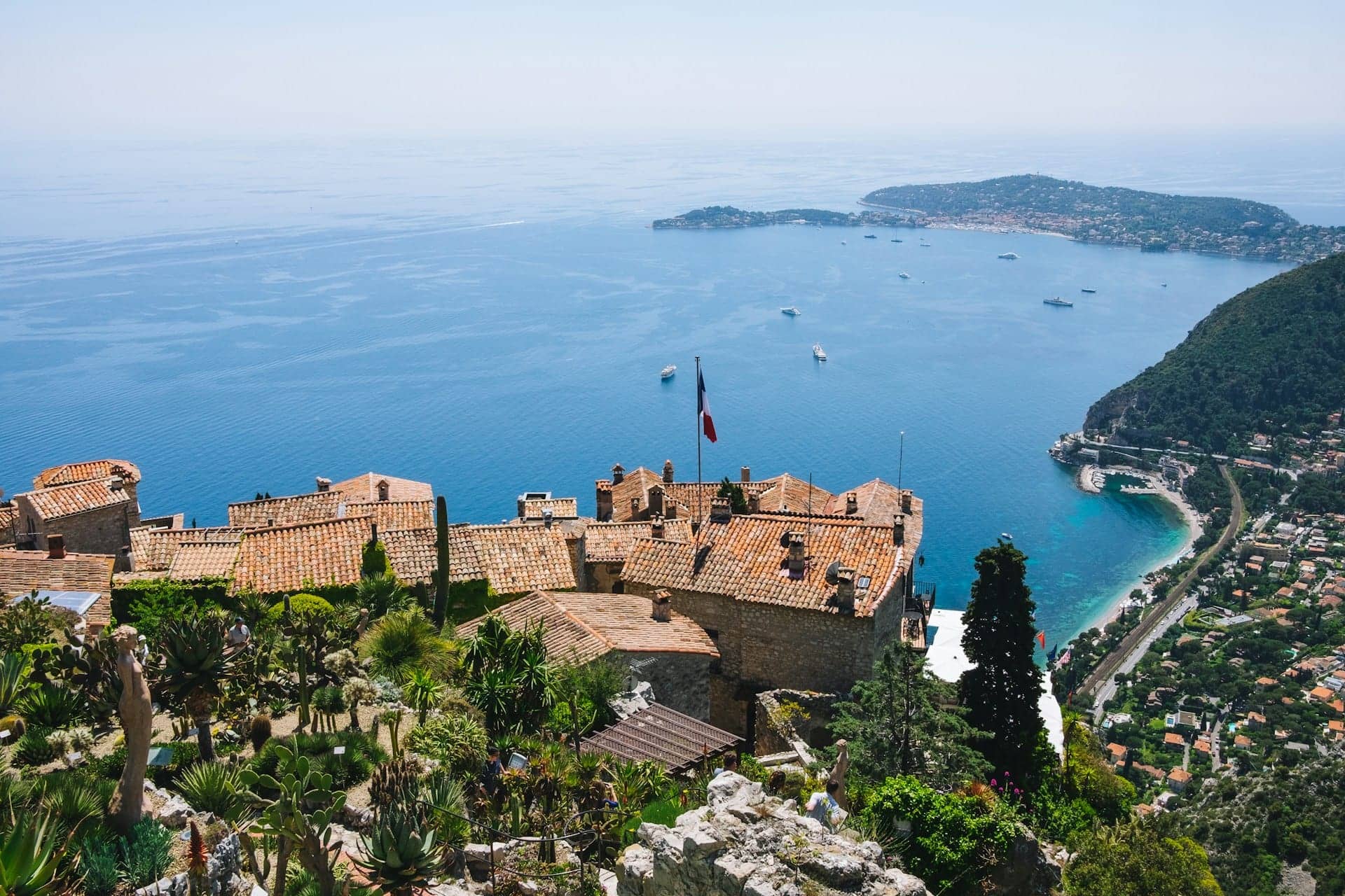 Village perché d'Èze surplombant la Méditerranée